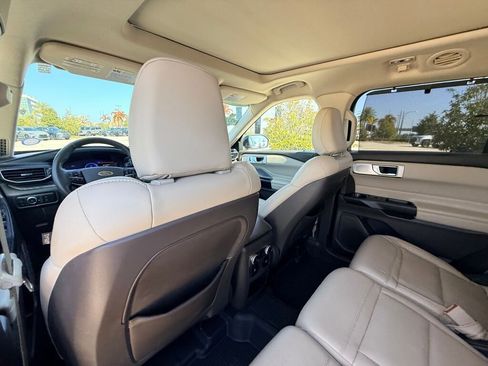 Used 2020 Ford Explorer Platinum w/ Premium Technology Package image 20