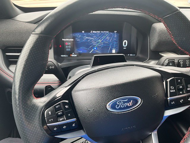 Used 2025 Ford Explorer ST AWD/4WD image 5