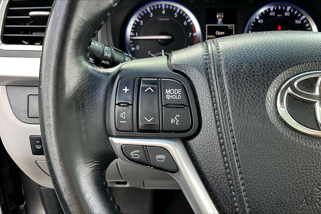 Used 2015 Toyota Highlander Limited AWD/4WD image 10