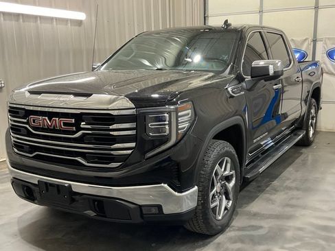 Used 2023 GMC Sierra 1500 SLT AWD/4WD image 4
