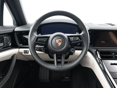 Used 2025 Porsche Panamera image 12