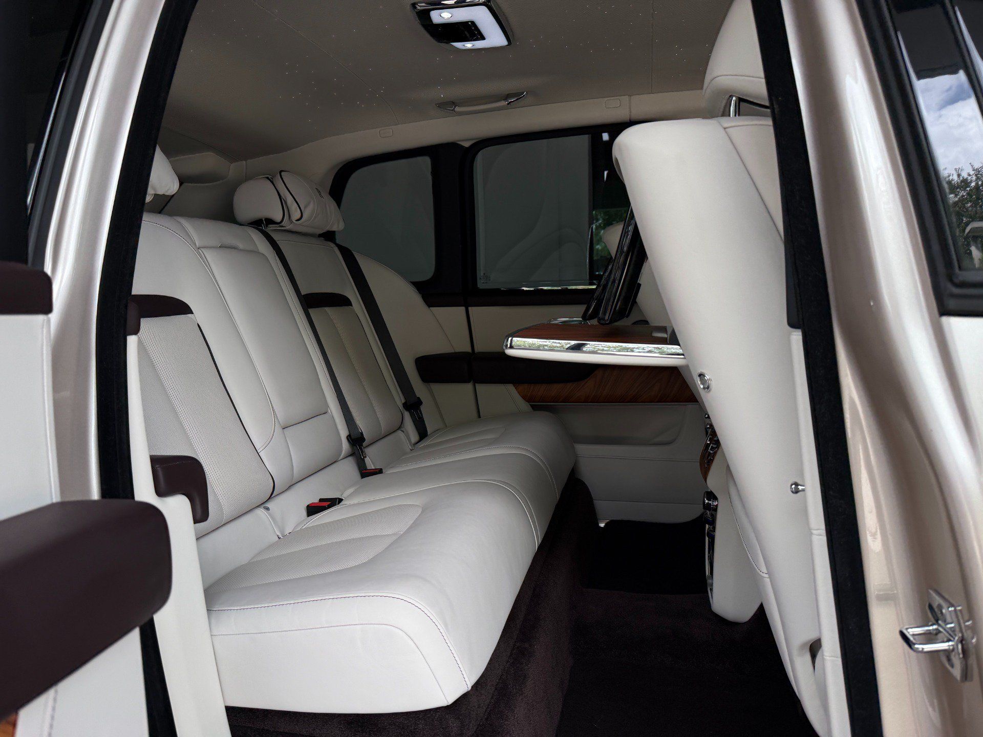 Used 2020 Rolls-Royce Cullinan AWD/4WD image 36
