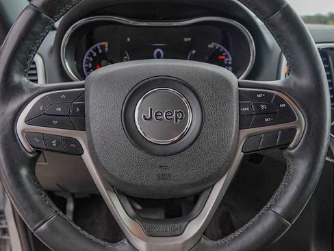 Used 2018 Jeep Grand Cherokee Limited image 12