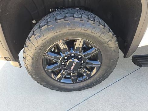 Used 2025 GMC Sierra 2500 AT4 w/ AT4 Premium Plus Package AWD/4WD image 31