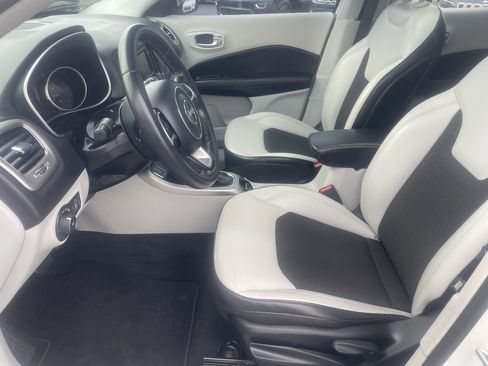 Used 2018 Jeep Compass Latitude image 4