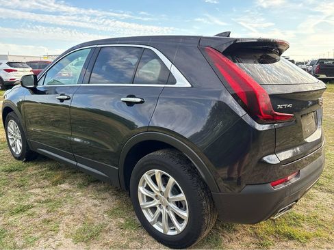 Used 2023 Cadillac XT4 Luxury w/ Cold Weather Package FWD image 4