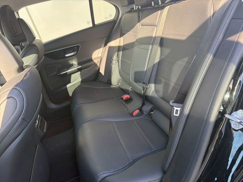 Used 2023 Mercedes-Benz C 300 Sedan image 7