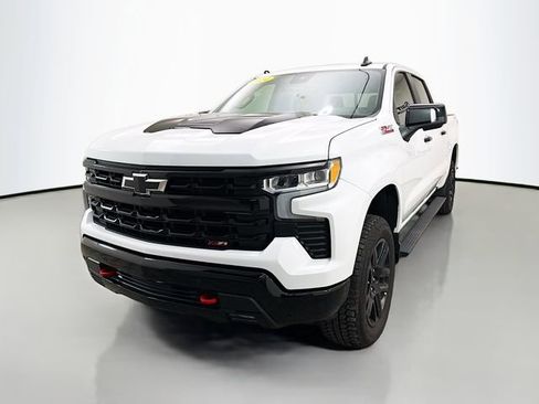 Used 2024 Chevrolet Silverado 1500 LT Trail Boss w/ Convenience Package II image 3