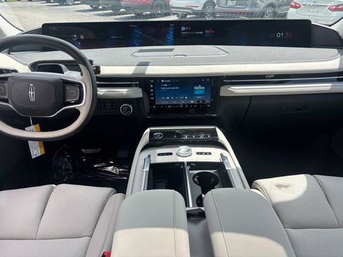 New 2026 Lincoln Navigator Reserve w/ Jet Appearance Package AWD/4WD image 29