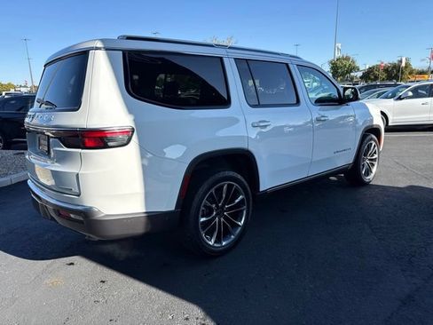 Used 2022 Jeep Wagoneer Series III w/ Premium Group I AWD/4WD image 6