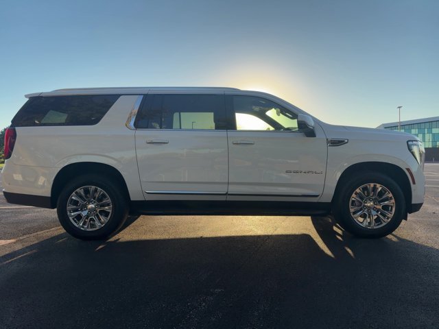 Used 2025 GMC Yukon XL Denali AWD/4WD image 28