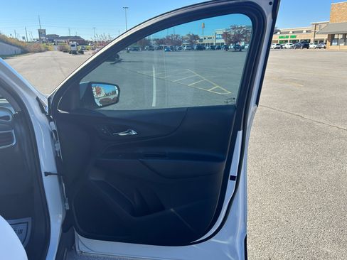 Used 2023 Chevrolet Equinox LT image 30