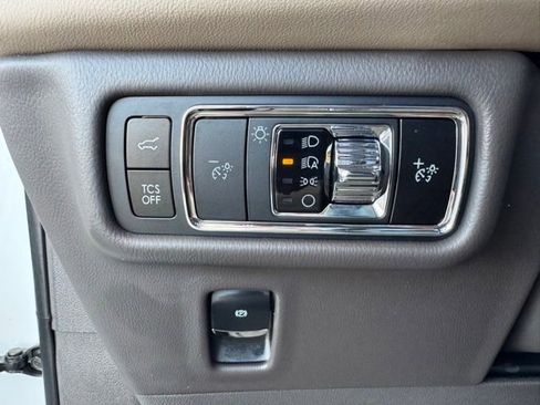 Used 2023 Lincoln Nautilus Reserve AWD/4WD image 17