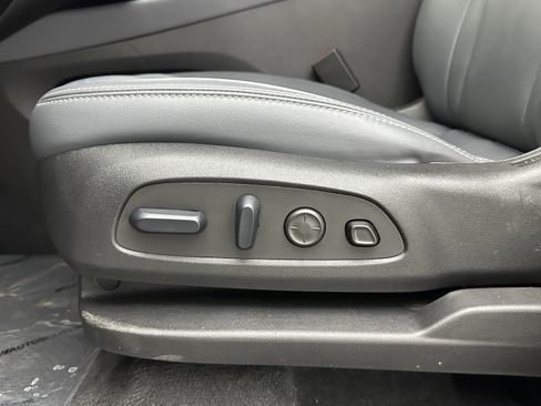 Used 2024 Buick Enclave Premium image 23