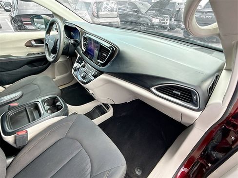 Used 2017 Chrysler Pacifica Touring Plus w/ Tire & Wheel Group image 34