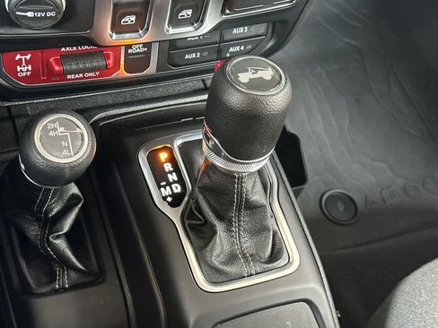 Used 2025 Jeep Wrangler Sport AWD/4WD image 23