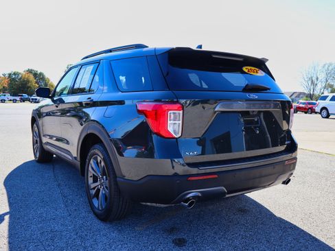 Used 2023 Ford Explorer XLT w/ Equipment Group 202A AWD/4WD image 3