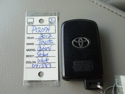 Used 2012 Toyota Camry XLE w/ Leather Pkg FWD image 34
