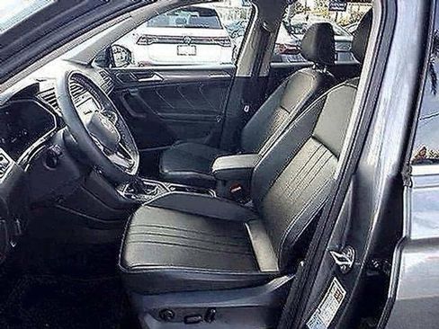 Used 2022 Volkswagen Tiguan SE image 24