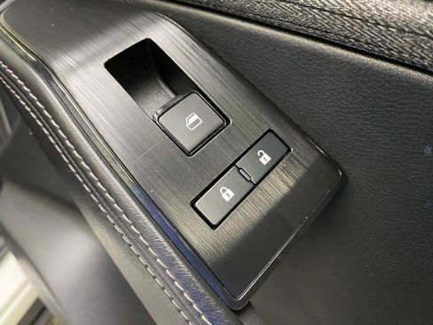 Used 2023 Nissan Rogue SV image 19