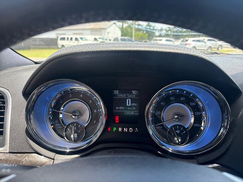 Used 2011 Chrysler 300 Limited w/ Sound Group RWD image 10