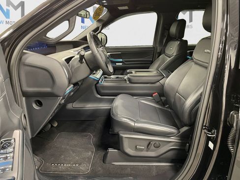 Used 2025 Ford Expedition Platinum w/ Stealth Performance Package image 9