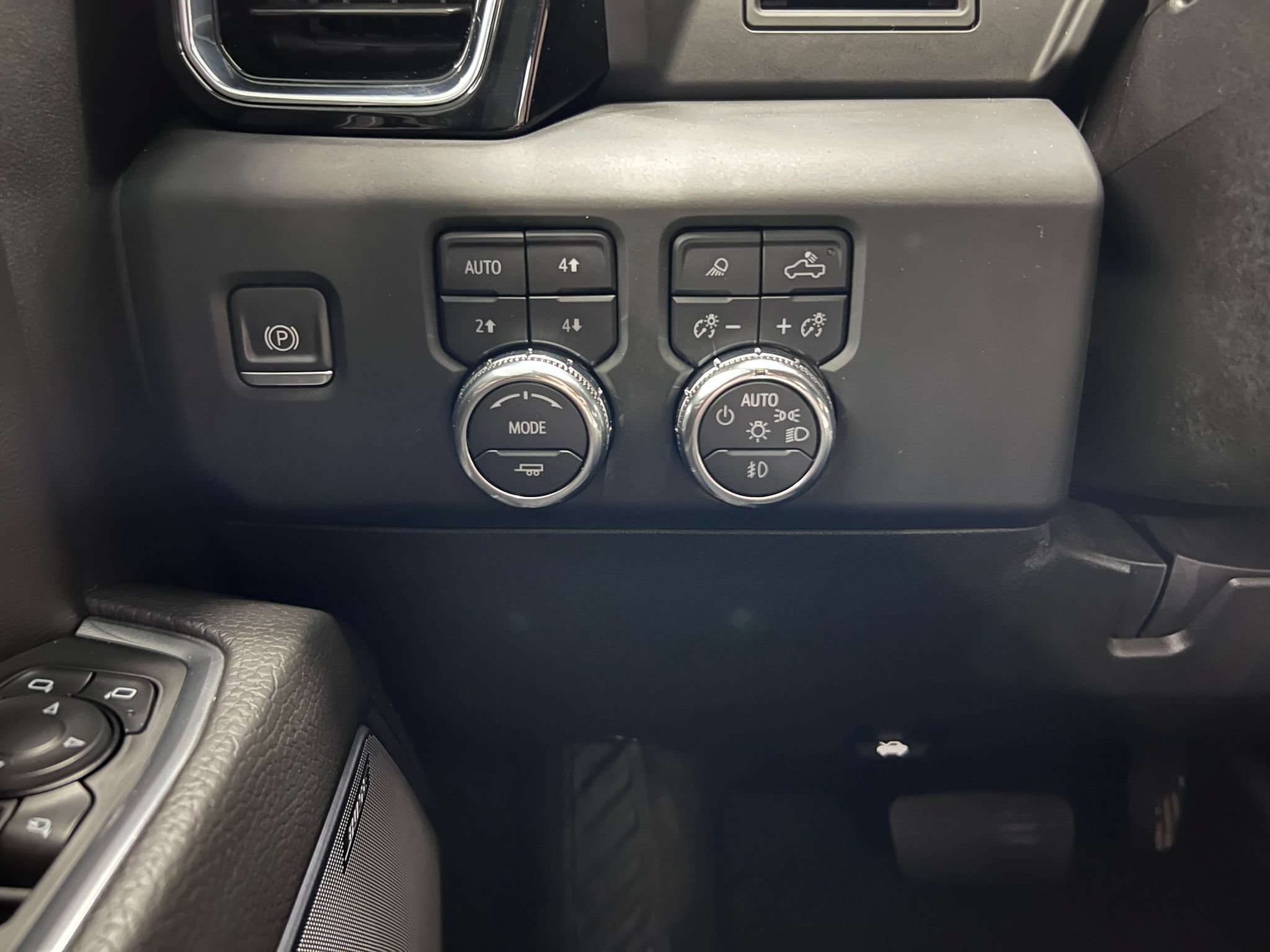 Used 2024 GMC Sierra 3500 Denali AWD/4WD image 16