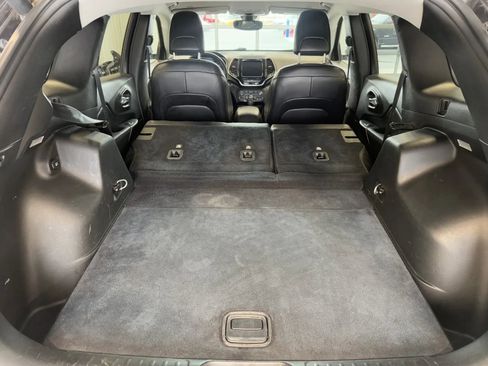 Used 2019 Jeep Cherokee Limited AWD/4WD image 17