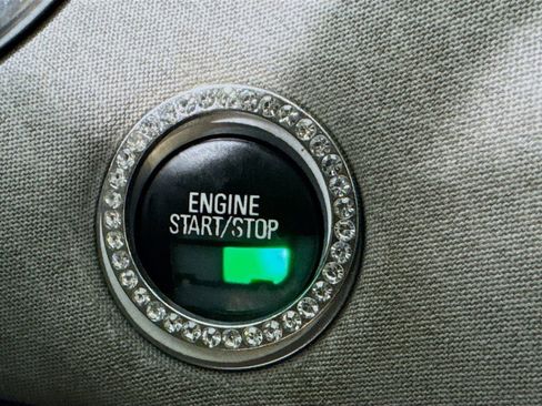 Used 2018 Chevrolet Malibu LT image 34