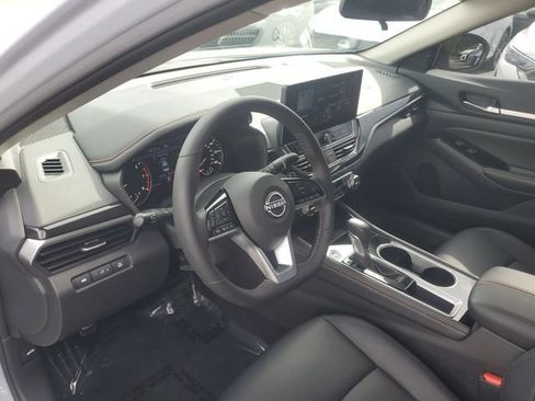 Used 2025 Nissan Altima 2.5 SR w/ SR Premium Package FWD image 14