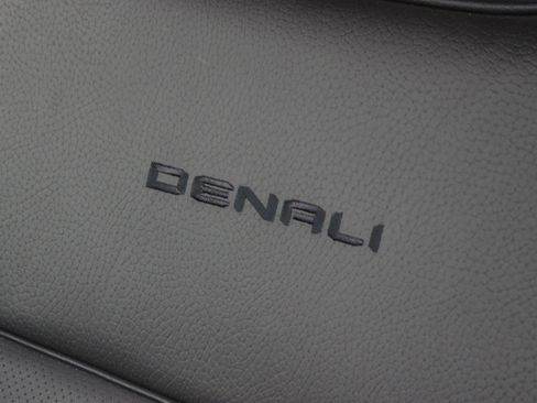 Used 2025 GMC Yukon XL Denali image 18