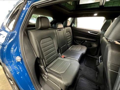 Used 2025 Volkswagen Atlas Cross Sport SEL image 30