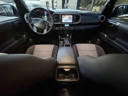 Used 2022 Toyota Tacoma TRD Sport w/ Technology Package image 23