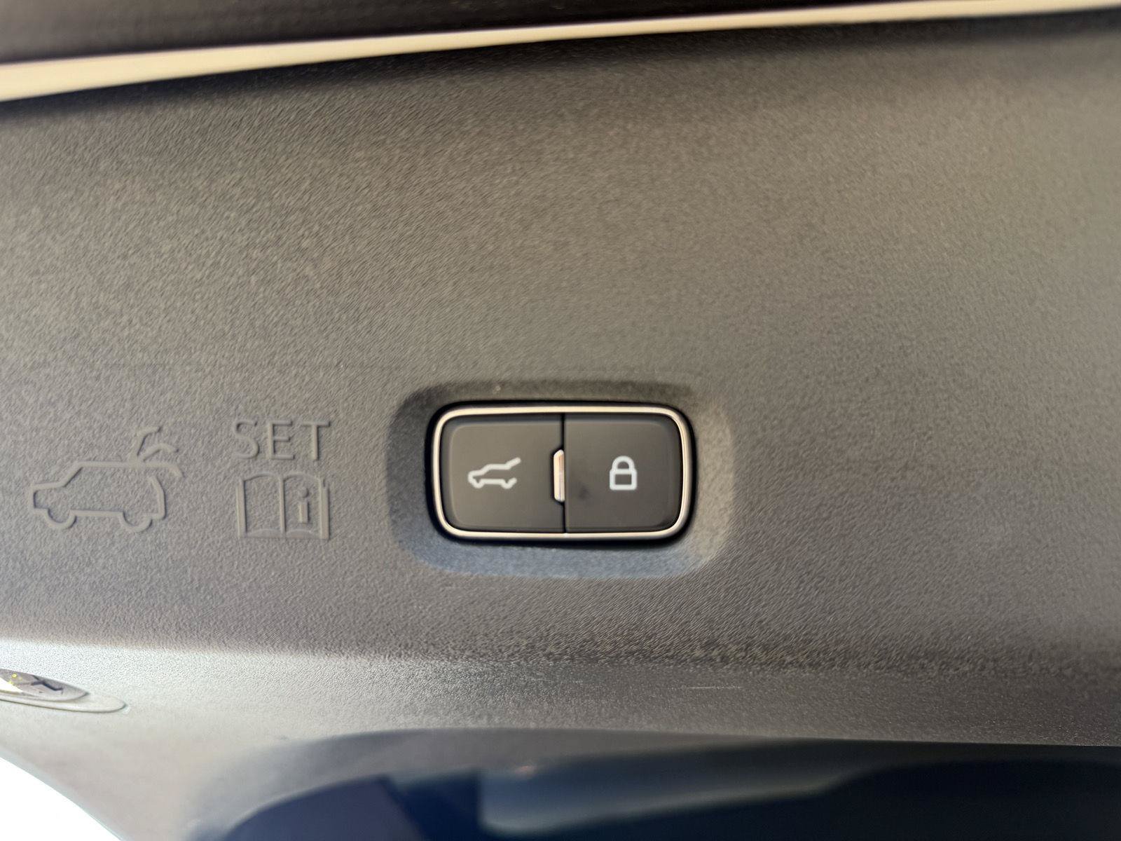 Used 2025 Ford Expedition Tremor AWD/4WD image 24