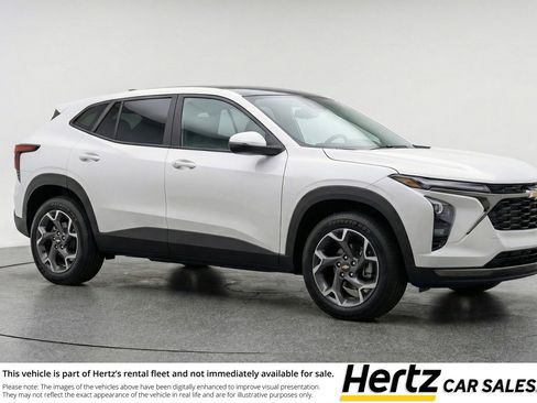 Used 2025 Chevrolet Trax LT image 1