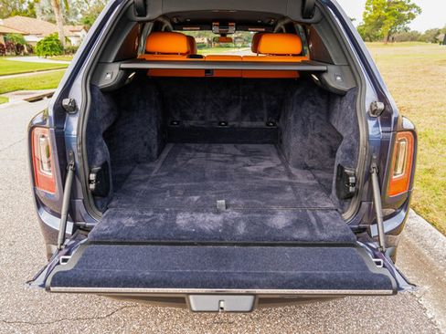 Used 2023 Rolls-Royce Cullinan Black Badge w/ Leather Finishing Pack image 75