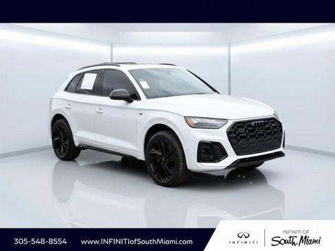 Used 2021 Audi Q5 e Prestige w/ Prestige Package image 3
