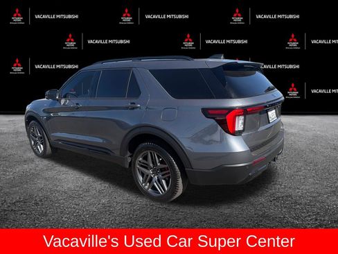 Used 2025 Ford Explorer ST-Line w/ ST-Line Street Pack AWD/4WD image 3