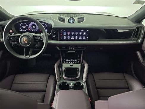 Certified 2025 Porsche Cayenne Coupe image 28