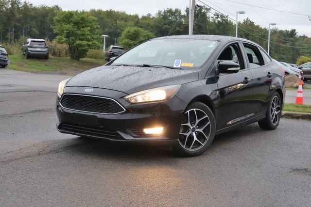 Used 2017 Ford Focus SEL w/ Cold Weather Package FWD image 2