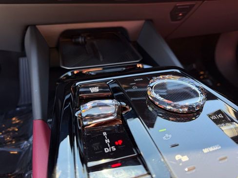 Used 2025 BMW 540i xDrive image 25