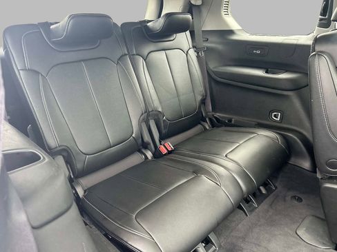 Used 2023 Jeep Grand Cherokee L Limited w/ Black Appearance Package image 19