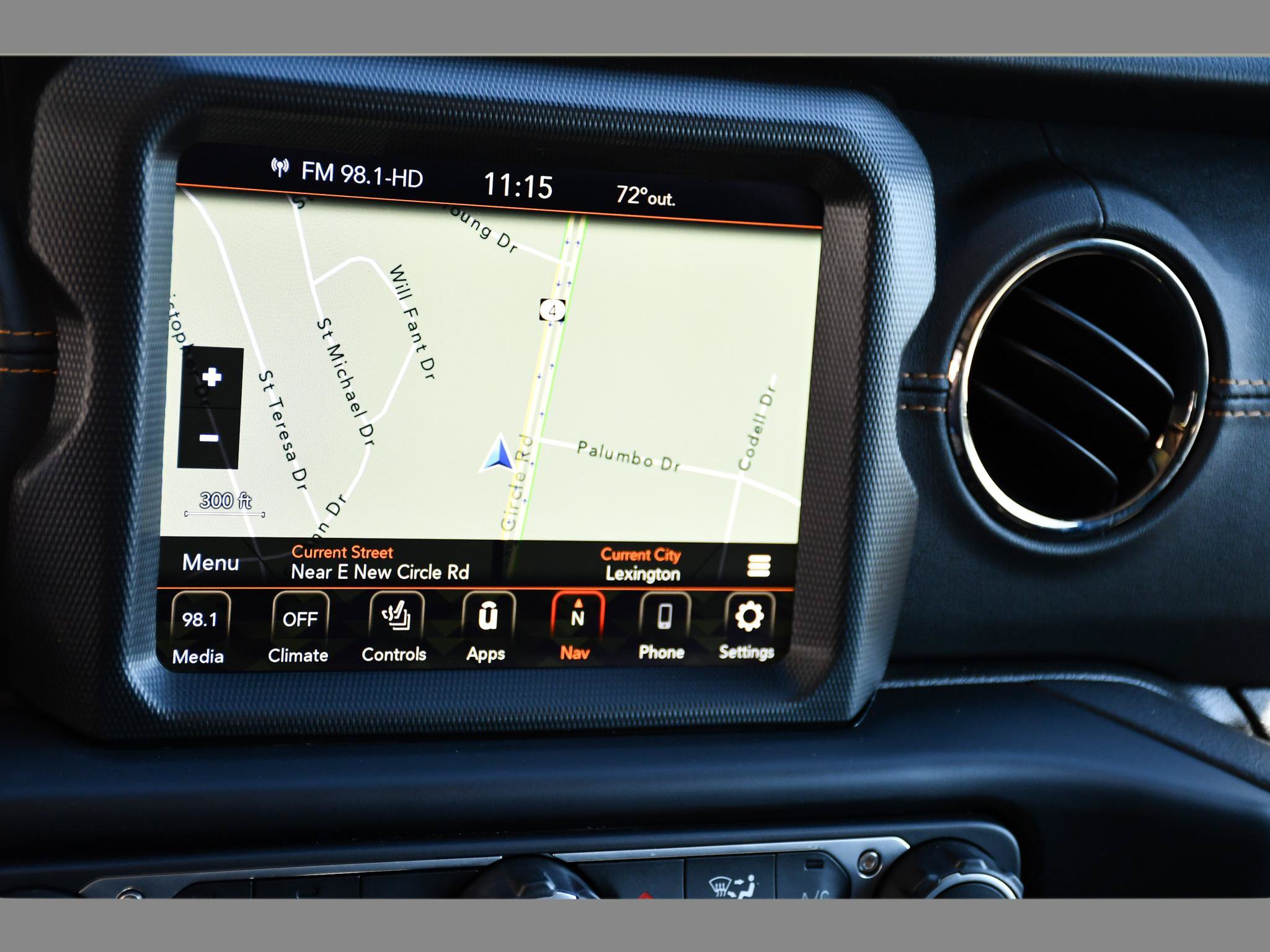 Used 2022 Jeep Wrangler Unlimited Sahara AWD/4WD image 21