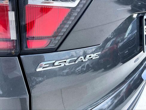 Used 2017 Ford Escape SE FWD image 30