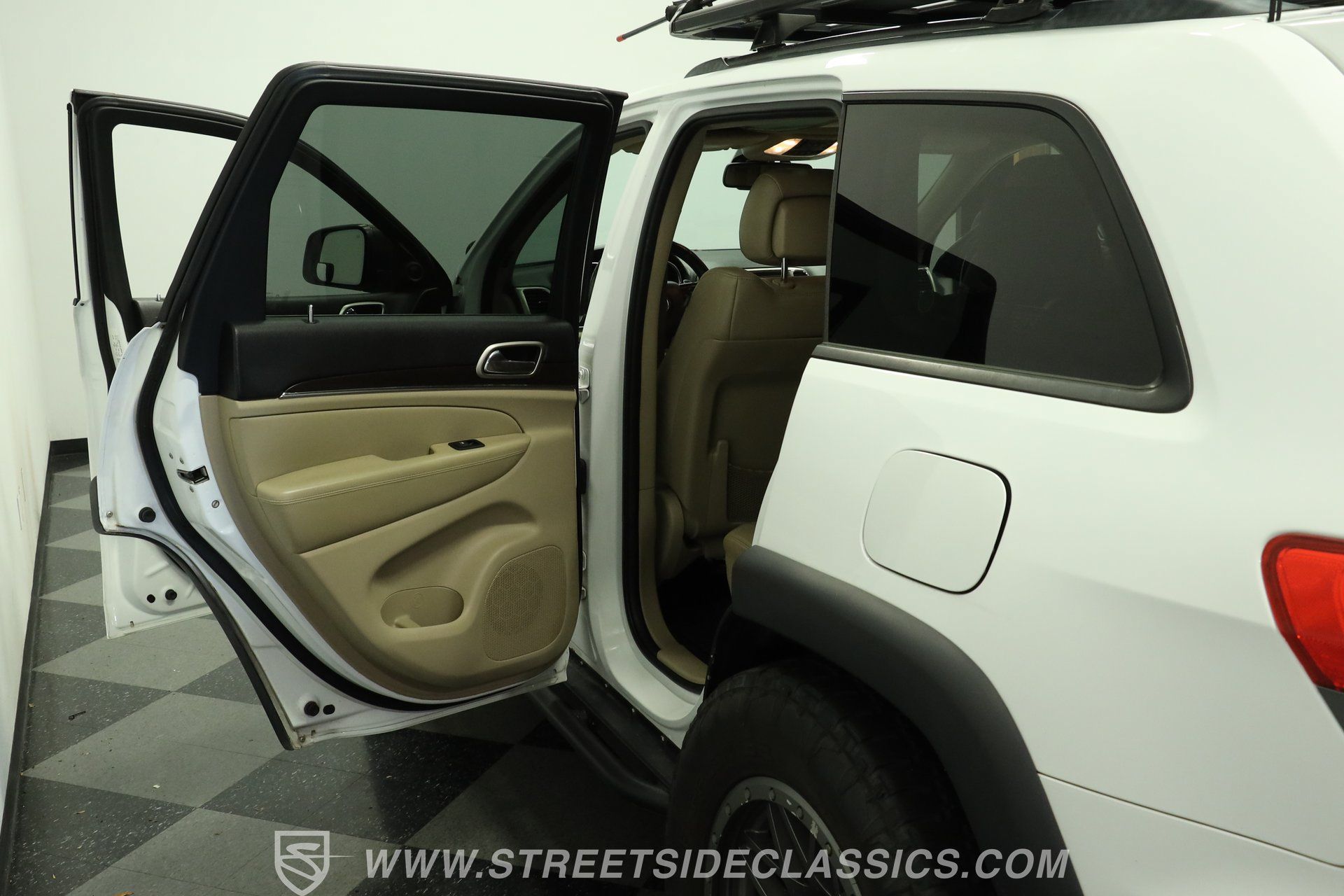 Used 2014 Jeep Grand Cherokee Limited w/ Luxury Group II AWD/4WD image 33