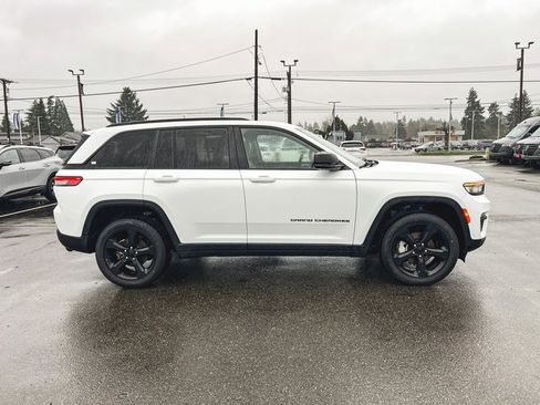 Used 2023 Jeep Grand Cherokee Limited w/ Luxury Tech Group II image 5