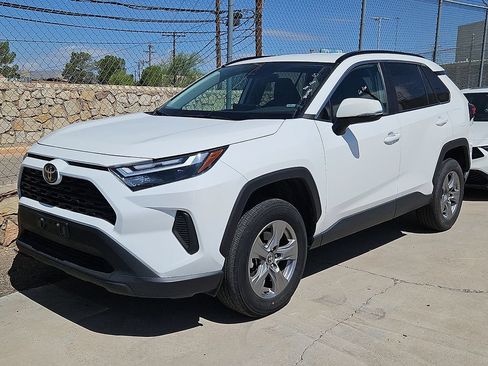 Used 2025 Toyota RAV4 XLE FWD image 1