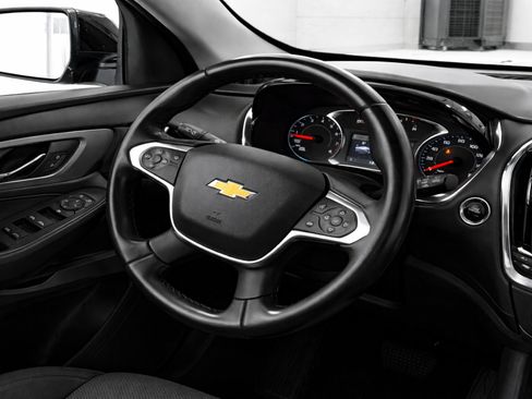Used 2023 Chevrolet Traverse LT FWD image 17