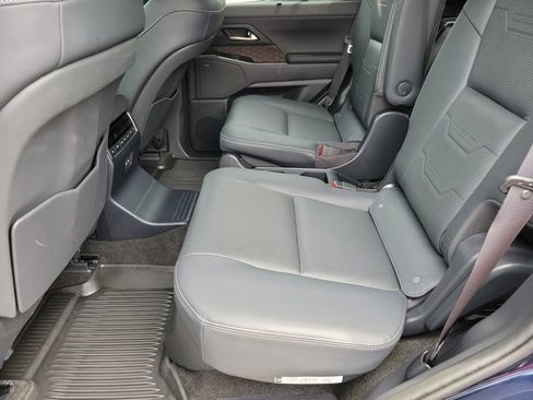Used 2024 Lexus GX 550 w/ Accessory Package (Z1) AWD/4WD image 9