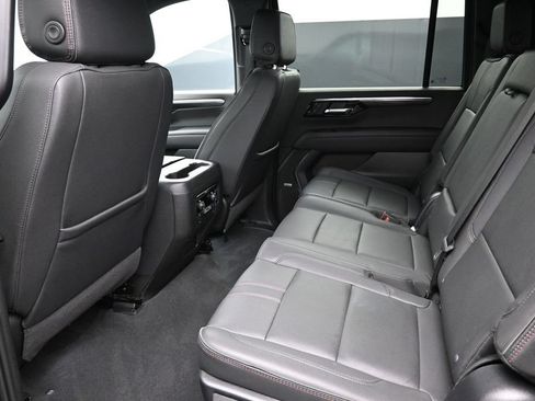Used 2025 Chevrolet Suburban RST w/ Comfort Package AWD/4WD image 20